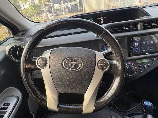 PRIUS C 1.5 油電車 十多萬即可入手 14萬時換過大電池 一手車 認證車 原版件 原廠保養 車況很好!!  第7張相片