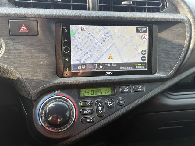 PRIUS C 1.5 油電車 十多萬即可入手 14萬時換過大電池 一手車 認證車 原版件 原廠保養 車況很好!!  第10張相片