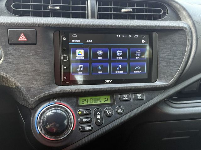 PRIUS C 1.5 油電車 十多萬即可入手 14萬時換過大電池 一手車 認證車 原版件 原廠保養 車況很好!!  第11張相片
