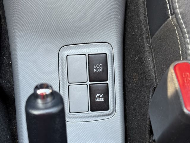 PRIUS C 1.5 油電車 十多萬即可入手 14萬時換過大電池 一手車 認證車 原版件 原廠保養 車況很好!!  第12張相片
