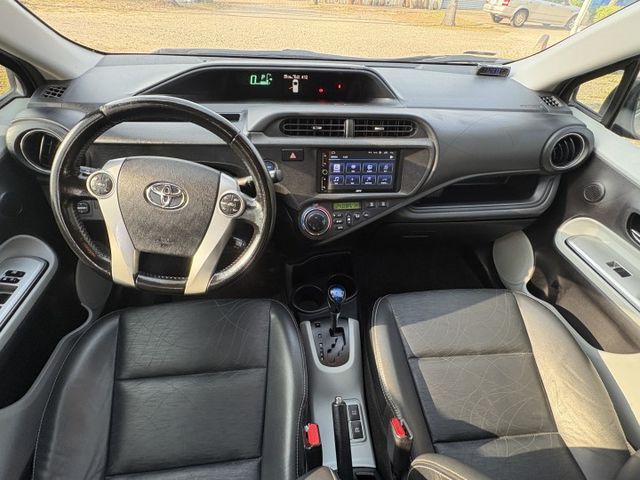 PRIUS C 1.5 油電車 十多萬即可入手 14萬時換過大電池 一手車 認證車 原版件 原廠保養 車況很好!!  第13張相片