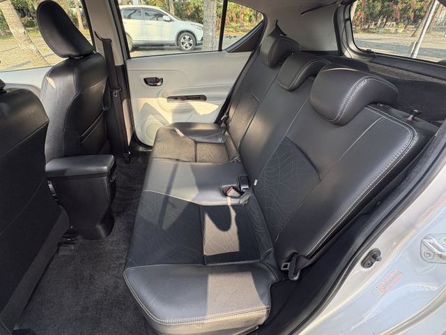 PRIUS C 1.5 油電車 十多萬即可入手 14萬時換過大電池 一手車 認證車 原版件 原廠保養 車況很好!!  第15張相片