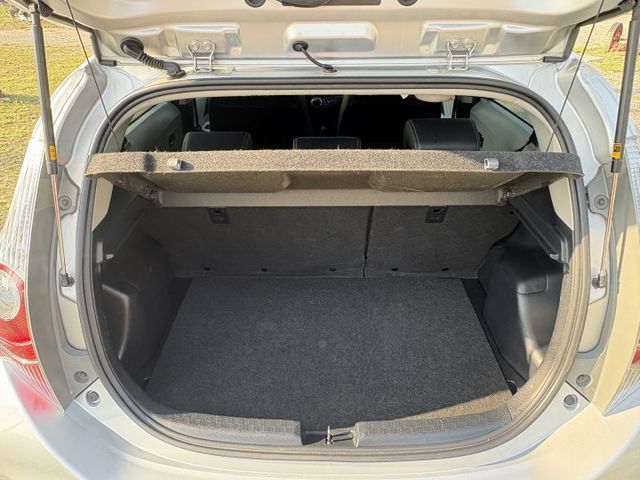PRIUS C 1.5 油電車 十多萬即可入手 14萬時換過大電池 一手車 認證車 原版件 原廠保養 車況很好!!  第16張相片