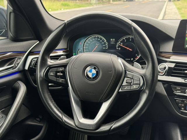 530i 僅跑8萬公里 全車原版件 已認證 M版空力套件/MST進氣/二階晶片/四出閥門排氣管/全車黑化  第12張相片