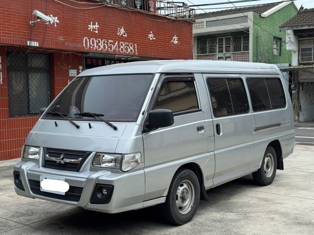 8人座 手排 一手車 僅跑9萬 全車原版件 已認證 車庫車 內外漂亮  第1張相片