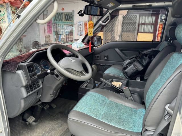 8人座 手排 一手車 僅跑9萬 全車原版件 已認證 車庫車 內外漂亮  第5張相片