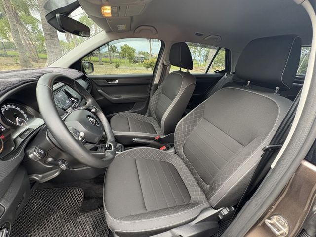 2021 SKODA FABIA ACC跟車 安全極佳的一款小車 原廠保養 1.0cc 省油 省稅 可保固 可全貸  第14張相片