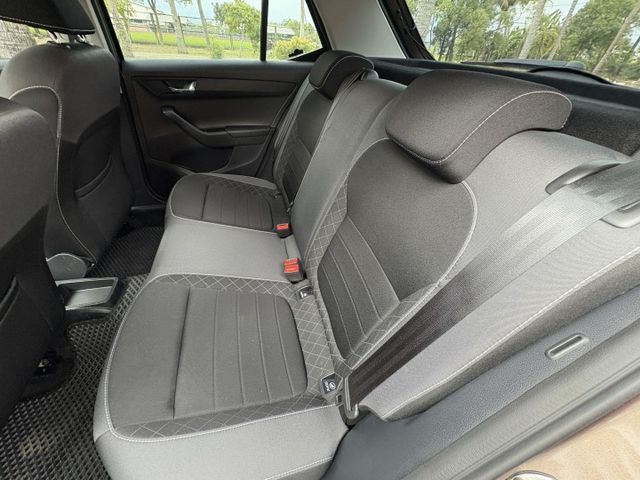 2021 SKODA FABIA ACC跟車 安全極佳的一款小車 原廠保養 1.0cc 省油 省稅 可保固 可全貸  第15張相片