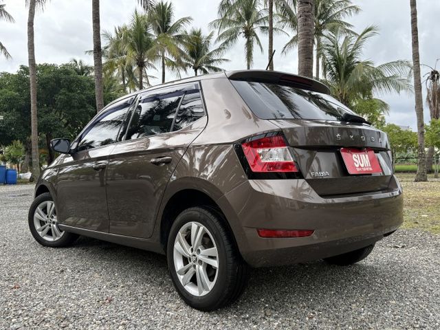 2021 SKODA FABIA ACC跟車 安全極佳的一款小車 原廠保養 1.0cc 省油 省稅 可保固 可全貸  第19張相片
