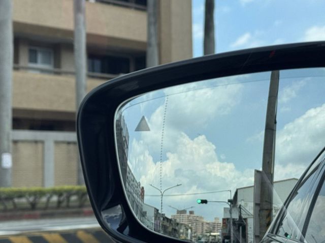 總代理 正M版 5AT自動跟車  抬頭顯示器 環景影像 IKEY摸門免鑰匙 認證車 可全貸  第8張相片