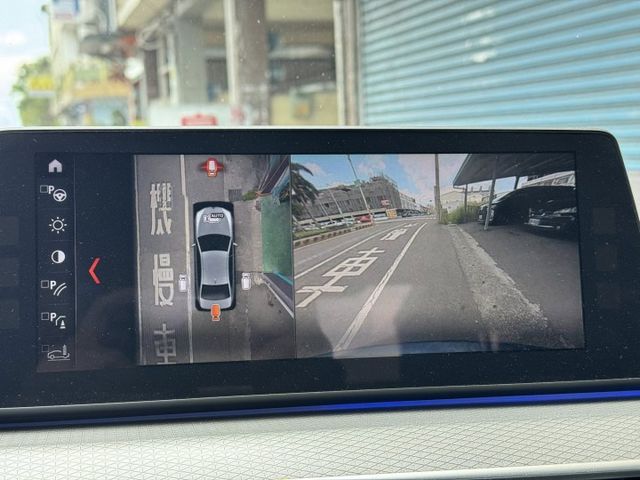 總代理 正M版 5AT自動跟車  抬頭顯示器 環景影像 IKEY摸門免鑰匙 認證車 可全貸  第11張相片