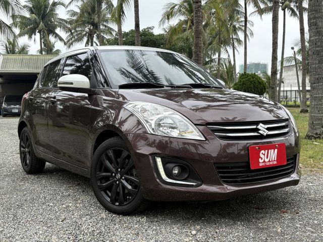 省油 好開 進口代步小車 SWIFT 雙色車身 免鑰匙啟動 麂皮座椅 恆溫  定速 安卓機隨後安排上  第2張相片