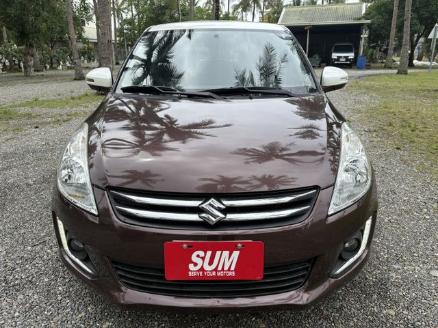 省油 好開 進口代步小車 SWIFT 雙色車身 免鑰匙啟動 麂皮座椅 恆溫  定速 安卓機隨後安排上  第3張相片