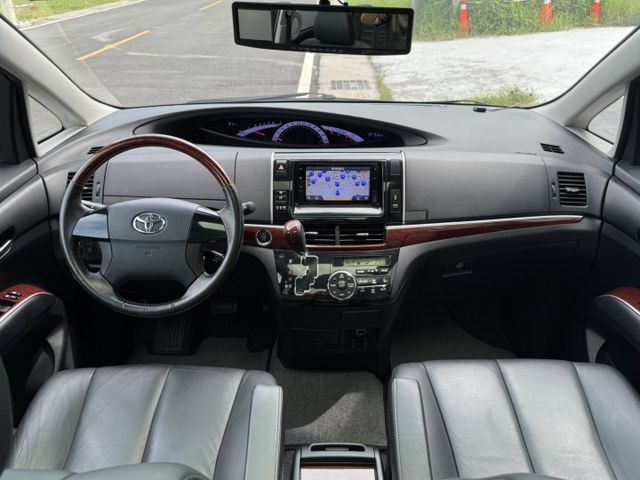 豪華版 全景雙天窗 雙電動滑門 僅跑9.7萬公里 全車原版件 配備滿滿  第10張相片