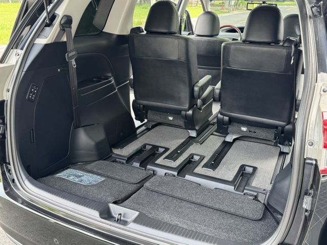 豪華版 全景雙天窗 雙電動滑門 僅跑9.7萬公里 全車原版件 配備滿滿  第20張相片