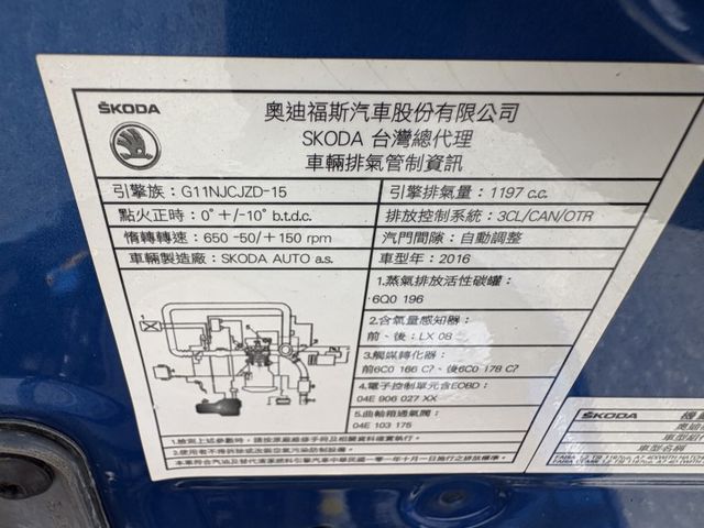 僅跑六萬 全景天窗 免鑰匙啟動 雙色座椅 1.2cc一年稅金8640  第4張相片