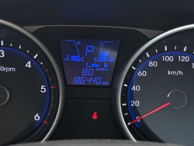 柴油 全景天窗 免鑰匙啟動 定速 陡坡緩降 原版件  第8張相片