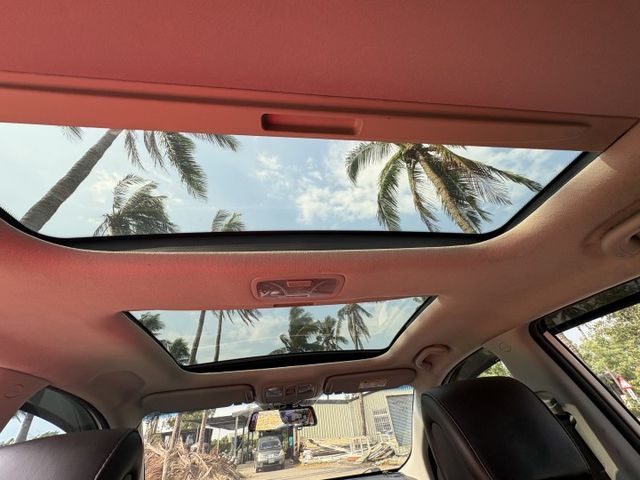 柴油 全景天窗 免鑰匙啟動 定速 陡坡緩降 原版件  第12張相片