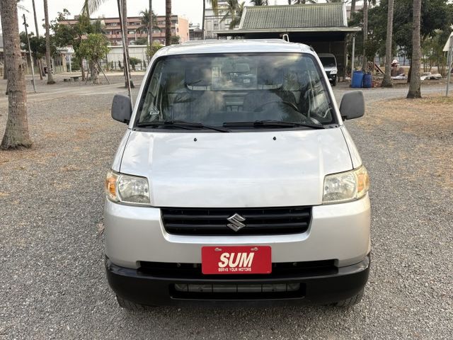 鈴木 吉利 一台進口的小貨車  比菱利大台也比較好坐 一手車 只跑6萬6 原版件 只有載著樓梯在市區穿梭 無惡操  第3張相片