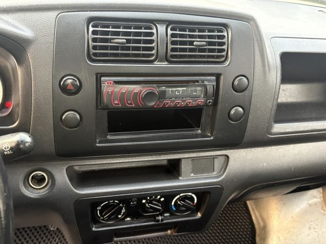 鈴木 吉利 一台進口的小貨車  比菱利大台也比較好坐 一手車 只跑6萬6 原版件 只有載著樓梯在市區穿梭 無惡操  第10張相片