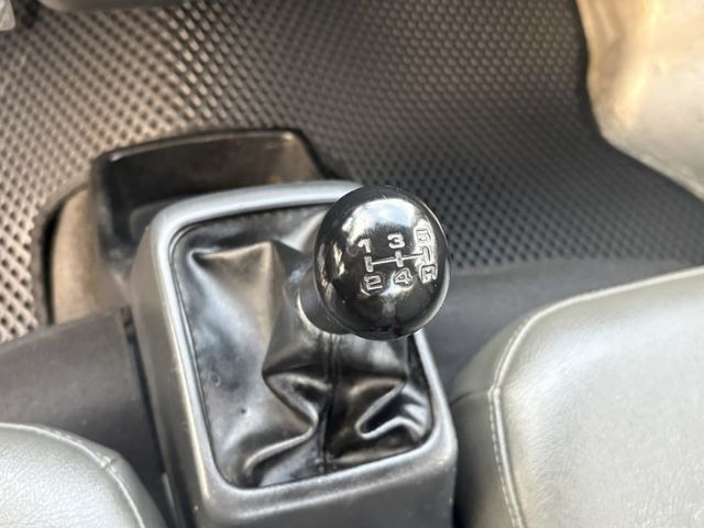 鈴木 吉利 一台進口的小貨車  比菱利大台也比較好坐 一手車 只跑6萬6 原版件 只有載著樓梯在市區穿梭 無惡操  第11張相片