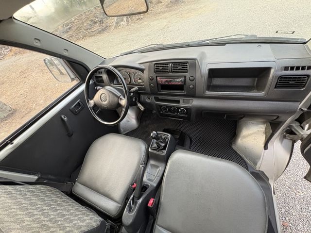 鈴木 吉利 一台進口的小貨車  比菱利大台也比較好坐 一手車 只跑6萬6 原版件 只有載著樓梯在市區穿梭 無惡操  第14張相片