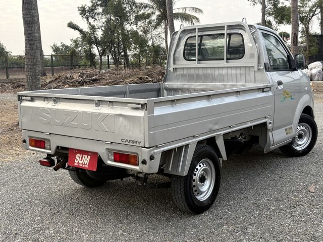 鈴木 吉利 一台進口的小貨車  比菱利大台也比較好坐 一手車 只跑6萬6 原版件 只有載著樓梯在市區穿梭 無惡操  第18張相片