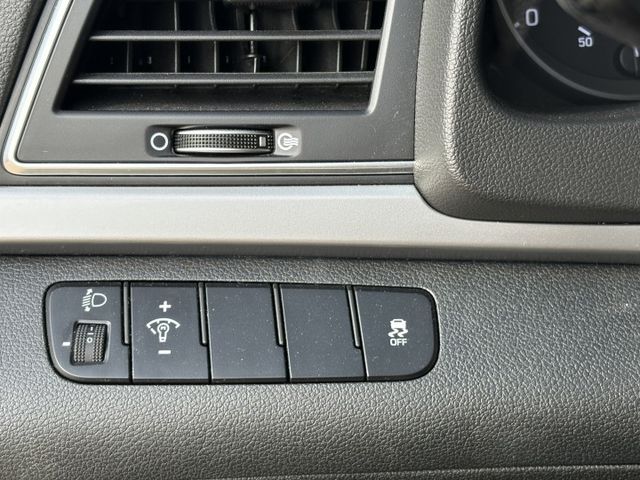 2017年 ELANTRA 僅跑四萬多 影音 原版件 循跡防滑 六安  第4張相片