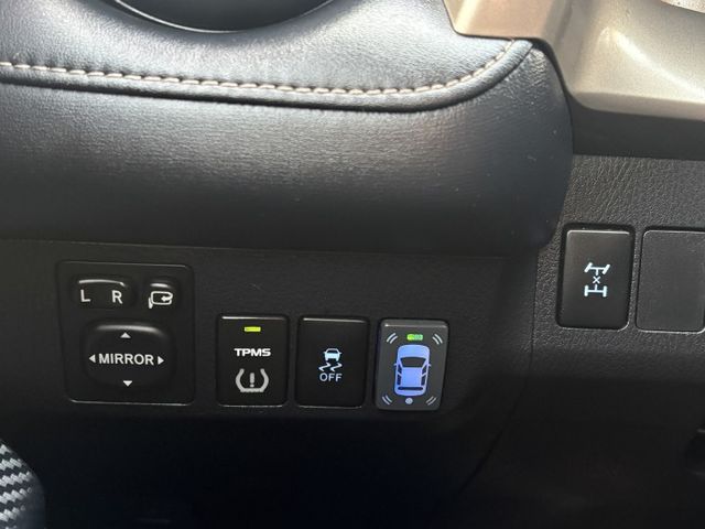 4WD 陡坡緩降 免鑰匙啟動 天窗 電動椅 原鈑件  第6張相片