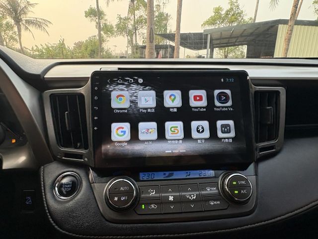 4WD 陡坡緩降 免鑰匙啟動 天窗 電動椅 原鈑件  第11張相片