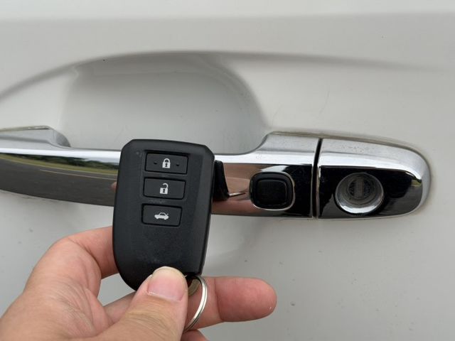 S版 小改7速 僅跑8.9萬公里 原廠保養 全車原版件 IKEY摸門/恆溫空調/盲點偵測  第8張相片