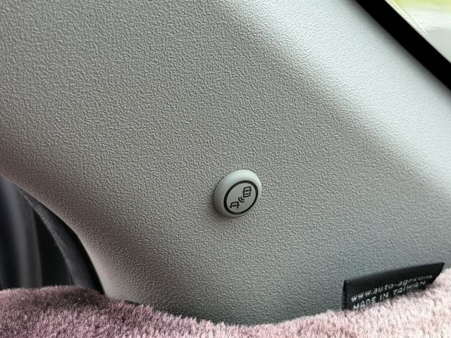 S版 小改7速 僅跑8.9萬公里 原廠保養 全車原版件 IKEY摸門/恆溫空調/盲點偵測  第20張相片