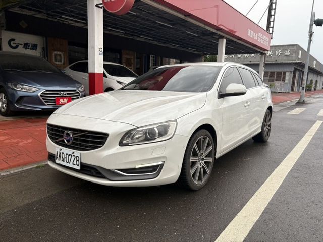 V60 D4柴油 旅行車 盲點 原鈑件 一手車  第1張相片