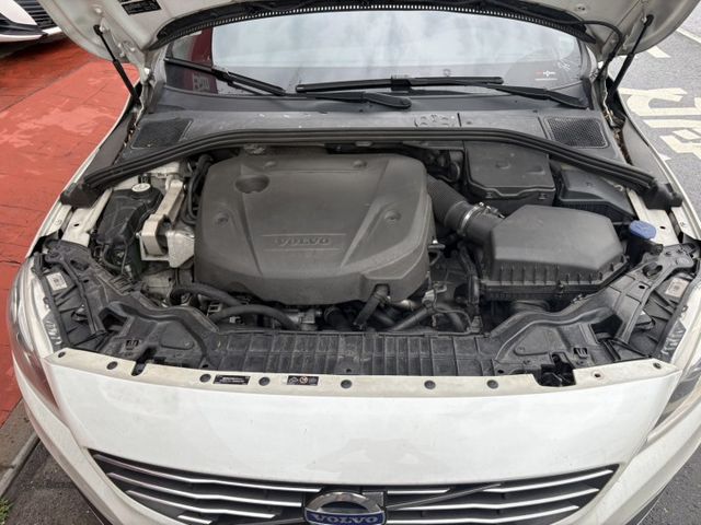 V60 D4柴油 旅行車 盲點 原鈑件 一手車  第4張相片