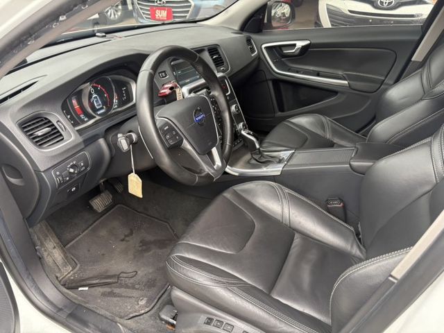 V60 D4柴油 旅行車 盲點 原鈑件 一手車  第10張相片