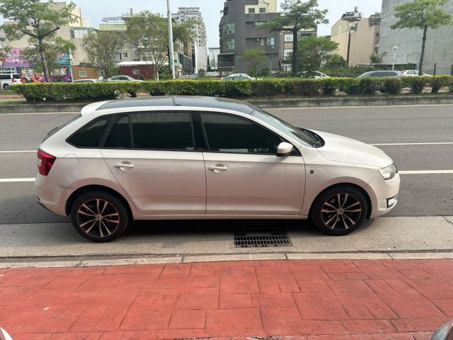 進口小車 僅跑十多萬 原鈑件 全景天窗  第4張相片