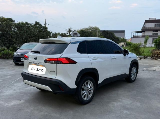 尊爵 油電 一手車 僅跑3.2萬 原廠保養 原廠保固中  第2張相片