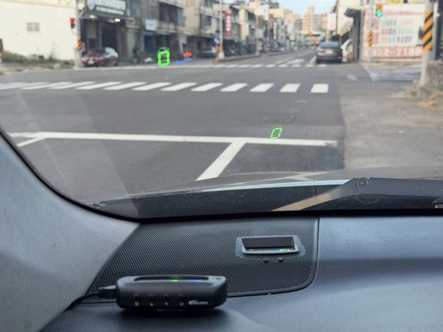 V版 雙電動椅 天窗 一手車 里程保證  第8張相片