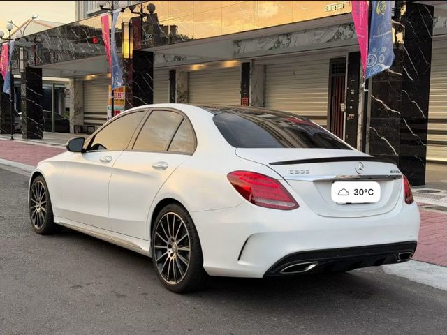 16年式 C300 AMG 柏林 全景 夜色套件 冷熱通風座椅 19吋夜色鋁圈 全車原版件 認證車  第2張相片