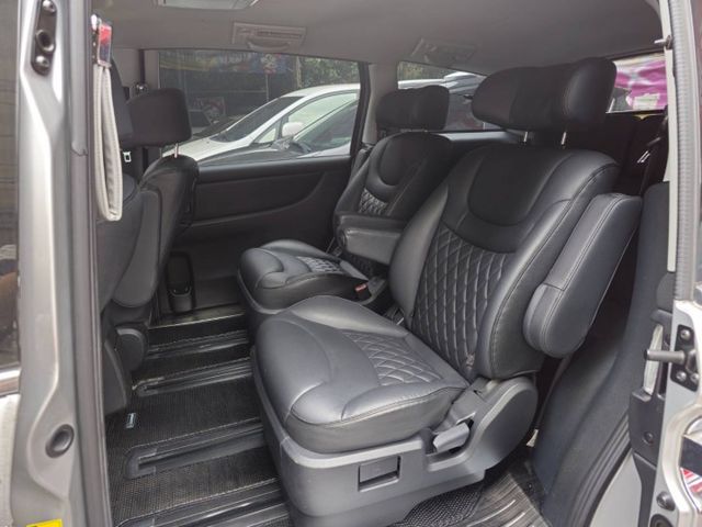 七人座 天窗 360環景 雙螢幕  IKEY 雙電滑門 定速 循跡 魚眼 HID  第10張相片