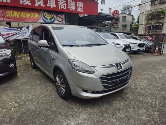 七人座 天窗 360環景 雙螢幕  IKEY 雙電滑門 定速 循跡 魚眼 HID  第16張相片