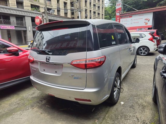 七人座 天窗 360環景 雙螢幕  IKEY 雙電滑門 定速 循跡 魚眼 HID  第17張相片