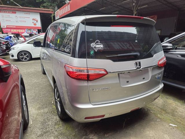 七人座 天窗 360環景 雙螢幕  IKEY 雙電滑門 定速 循跡 魚眼 HID  第19張相片