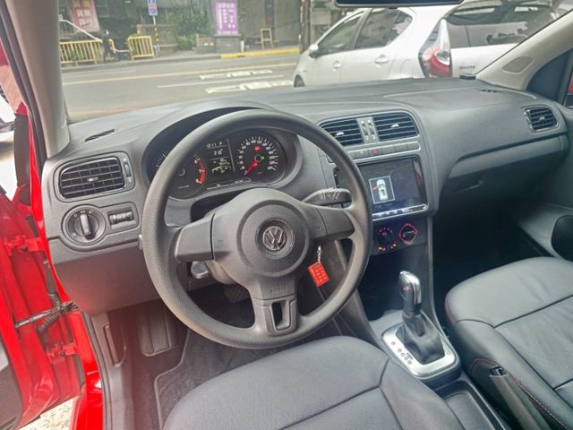 僅跑七萬 一手車 原廠保養(剛保養完) 無待修 熱門小車 要買要快  第8張相片