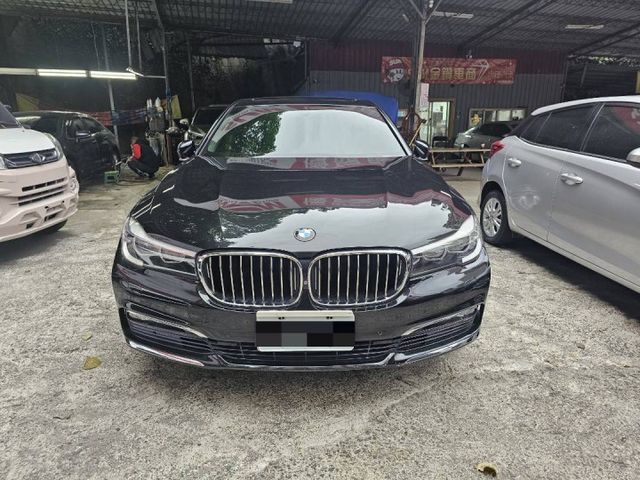 740LI/抬頭顯示器/衛星導航 /環景/倒車顯影/盲點偵測  第2張相片