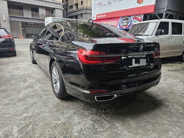 740LI/抬頭顯示器/衛星導航 /環景/倒車顯影/盲點偵測  第6張相片