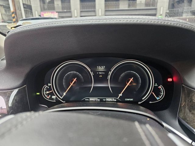 740LI/抬頭顯示器/衛星導航 /環景/倒車顯影/盲點偵測  第7張相片