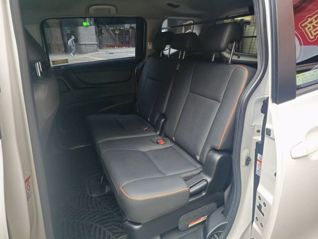 1.8新車保固中/5人座/雙滑門/摸門/免鑰匙啟動/車道偏移  第9張相片