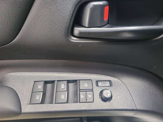1.8新車保固中/5人座/雙滑門/摸門/免鑰匙啟動/車道偏移  第13張相片