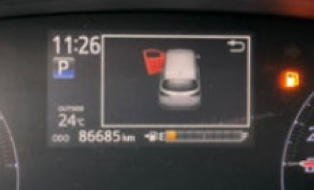 單邊電動滑門、定速、車道偏移、車前雷達、預警系統、防滑、盲點偵測、多功能方向盤、倒車顯影  第3張相片